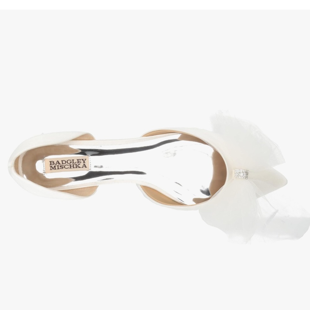 Badgley Mischka white Fergie Ballet Flat shoes 6.5